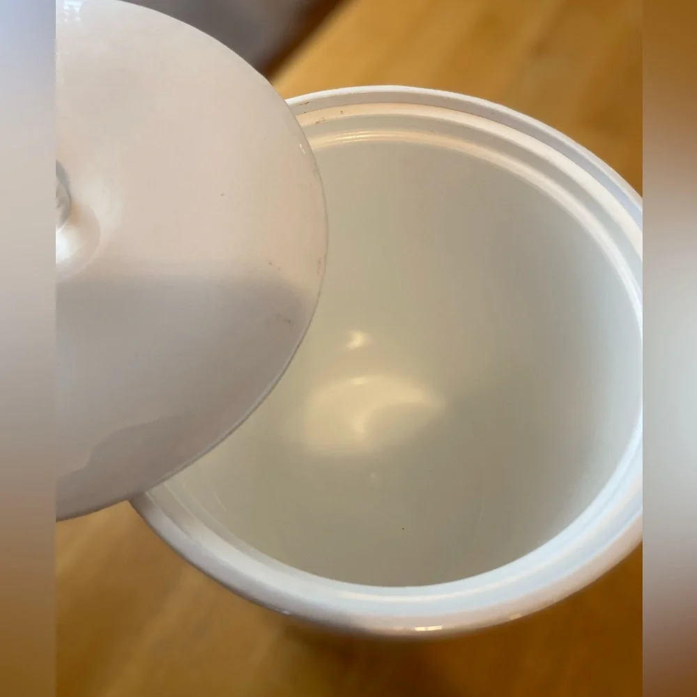 Vintage adorable ice bucket